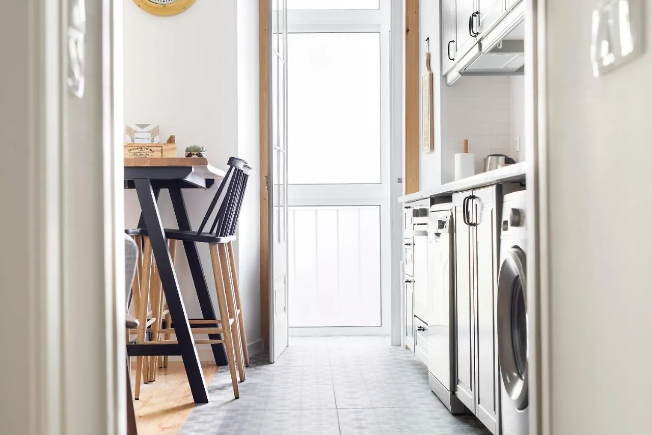 Feel Home In This Stunning Renovated Nest In Graca Lisbona