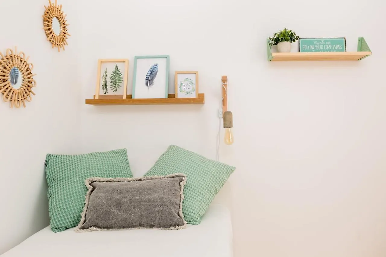 Appartamento Feel Home In This Stunning Renovated Nest In Graca Lisbona