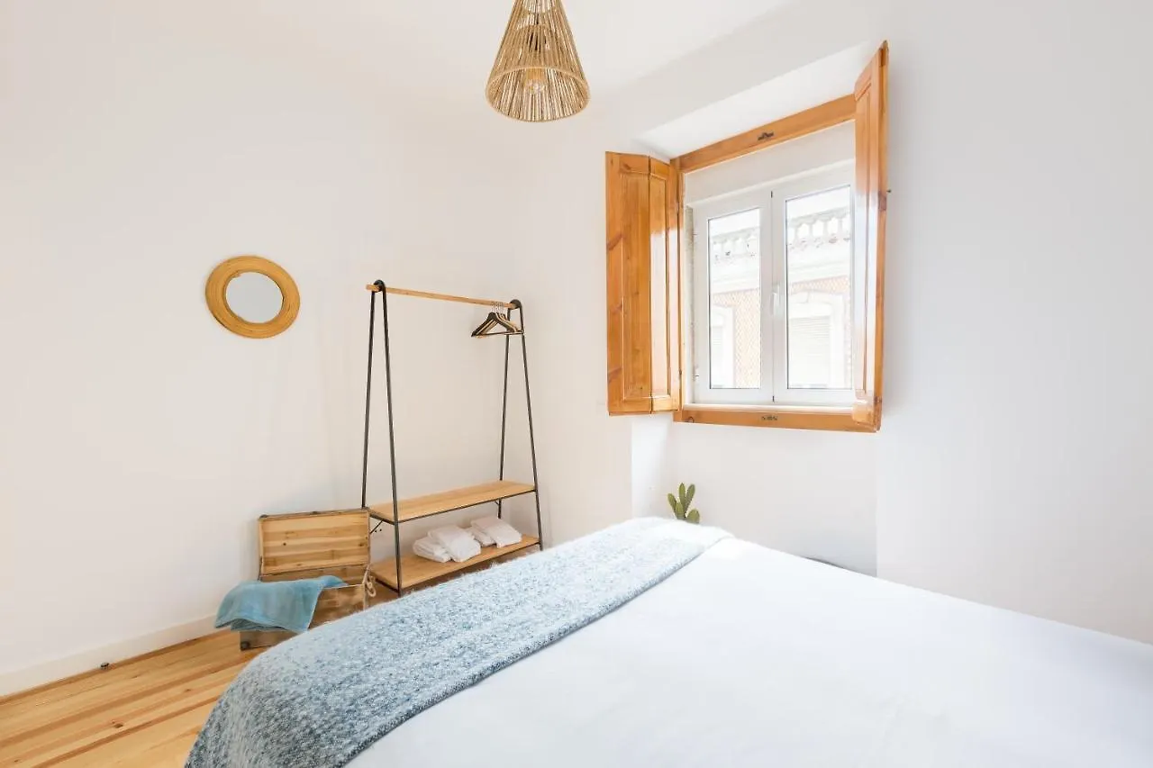 Feel Home In This Stunning Renovated Nest In Graca Lisbona Appartamento